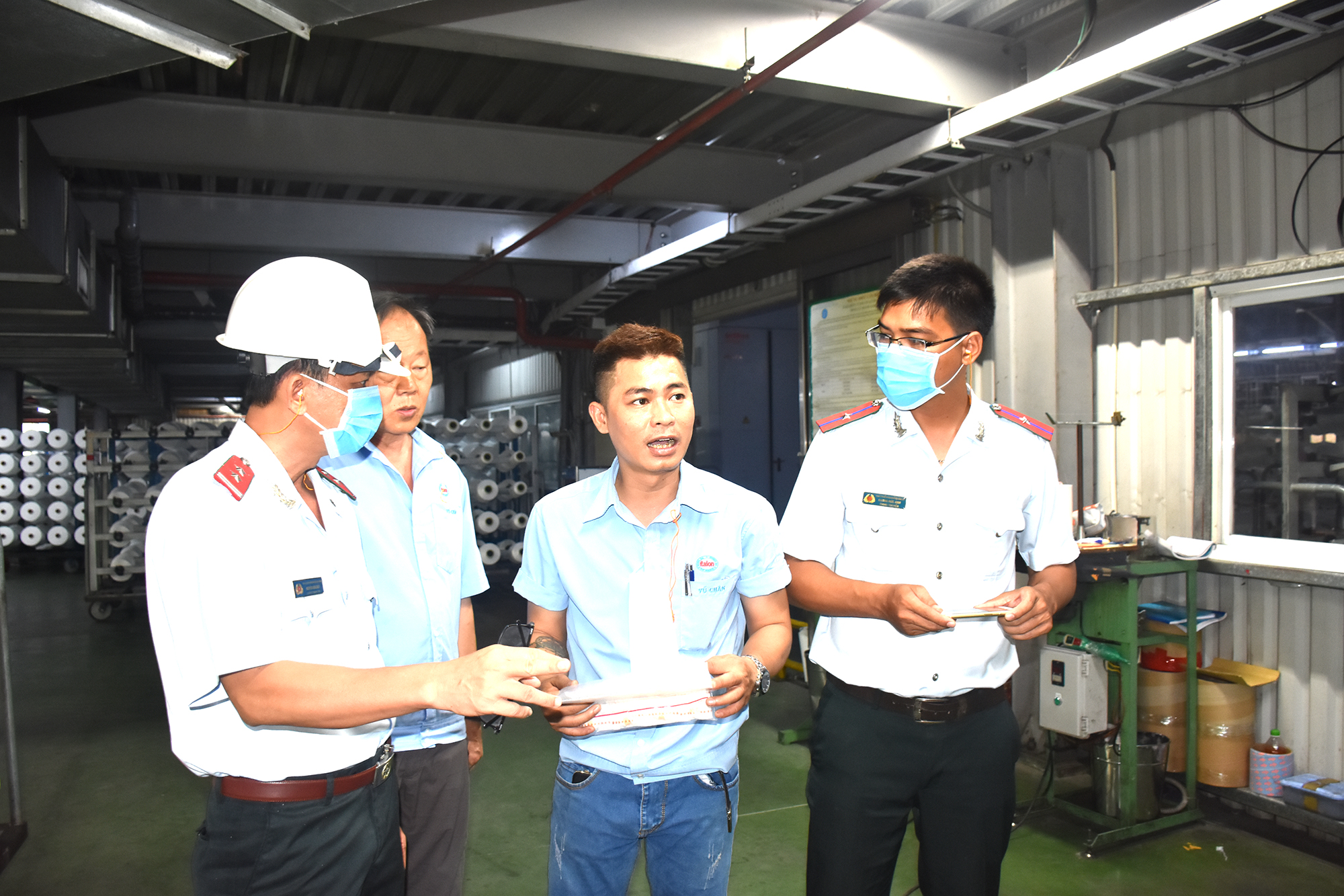 Đoàn thanh tra kiểm tra công tác ATVSLĐ tại khu vực xưởng sản xuất Công ty TNHH Vũ Chân (TX. Phú Mỹ).