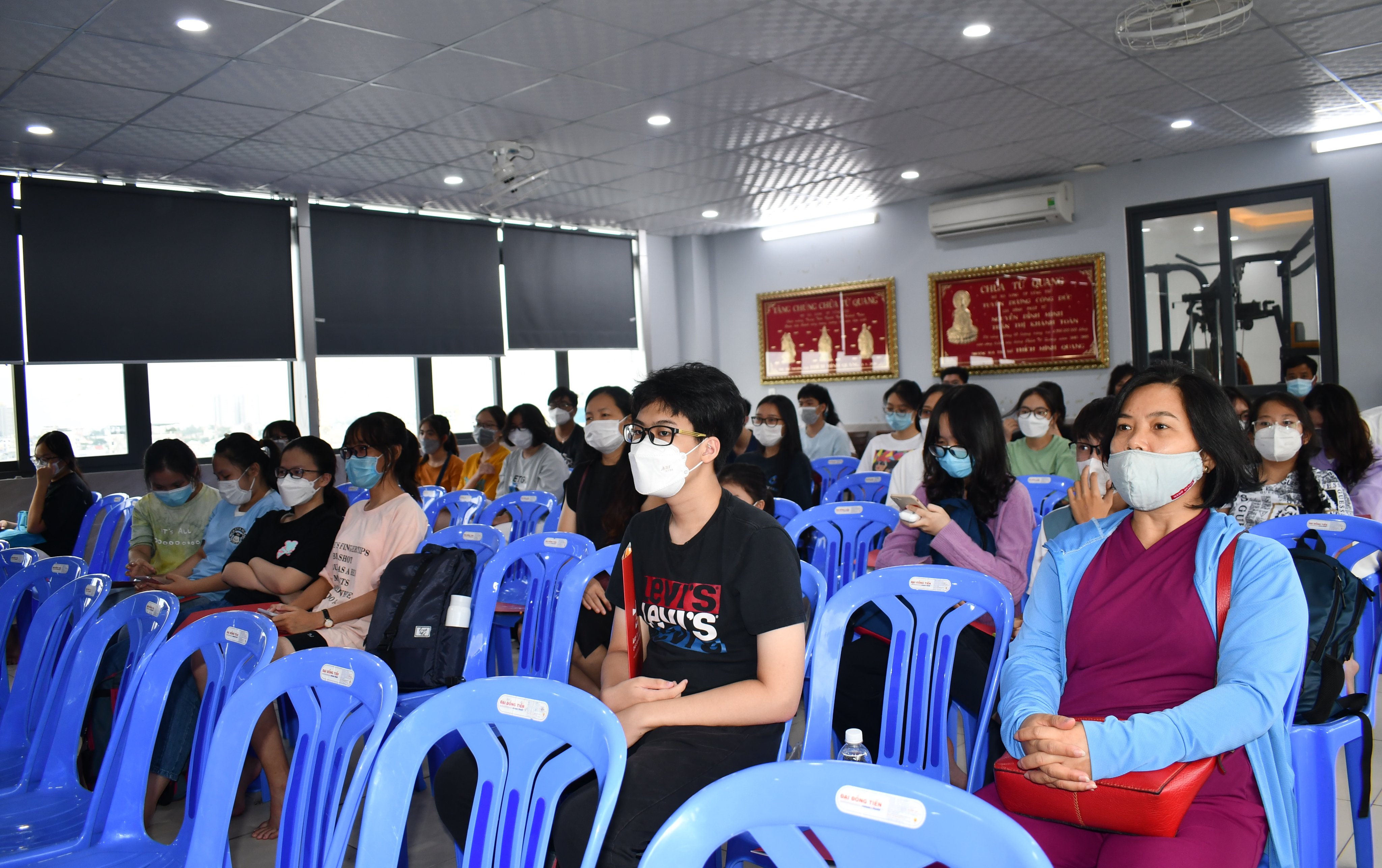 Phụ huynh, SV, HS tham dự hội thảo tư vấn du học Đức tại Trung tâm ngoại ngữ Khánh Toàn.