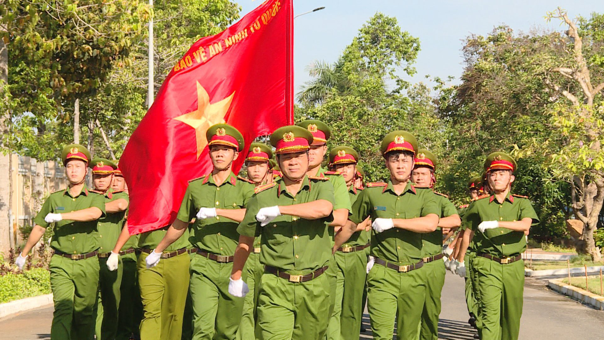 Đoàn Công an tỉnh BR-VT thực hiện phần thi điều lệnh.