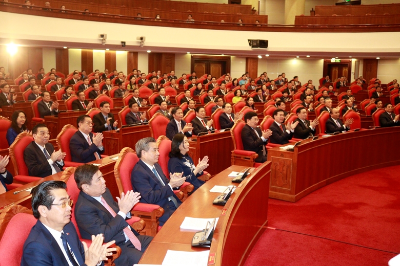 Các đại biểu nhất trí cao thông qua các Nghị quyết tại Hội nghị.