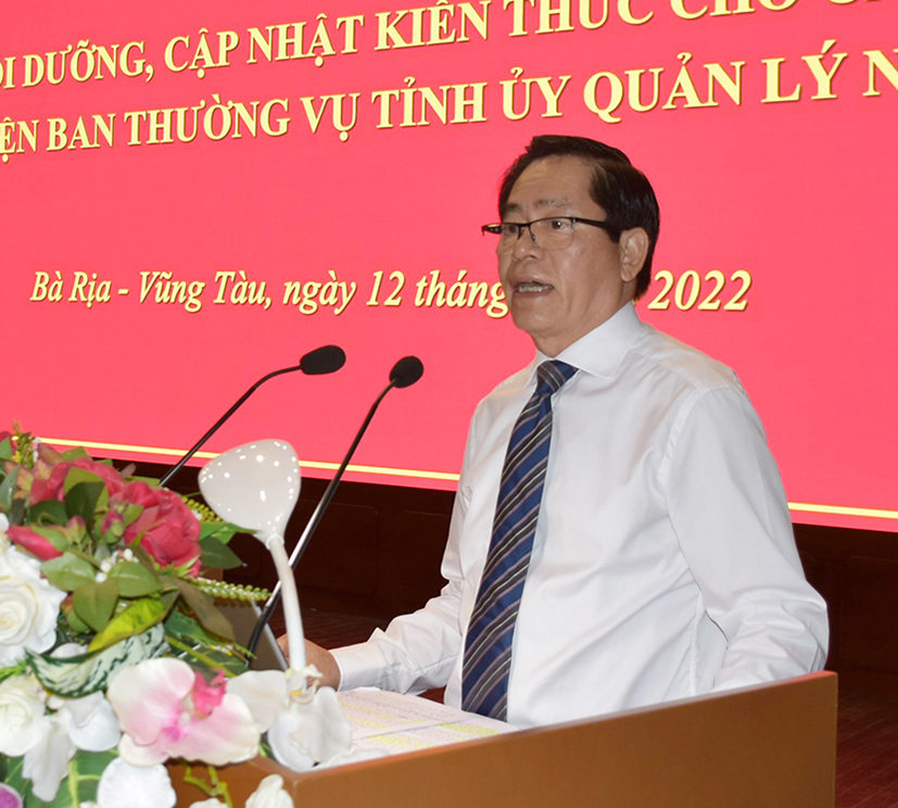 Ông Phạm Viết Thanh, Ủy viên Trung ương Đảng, Bí thư Tỉnh ủy, Chủ tịch HĐND tỉnh phát biểu tại lễ khai giảng.