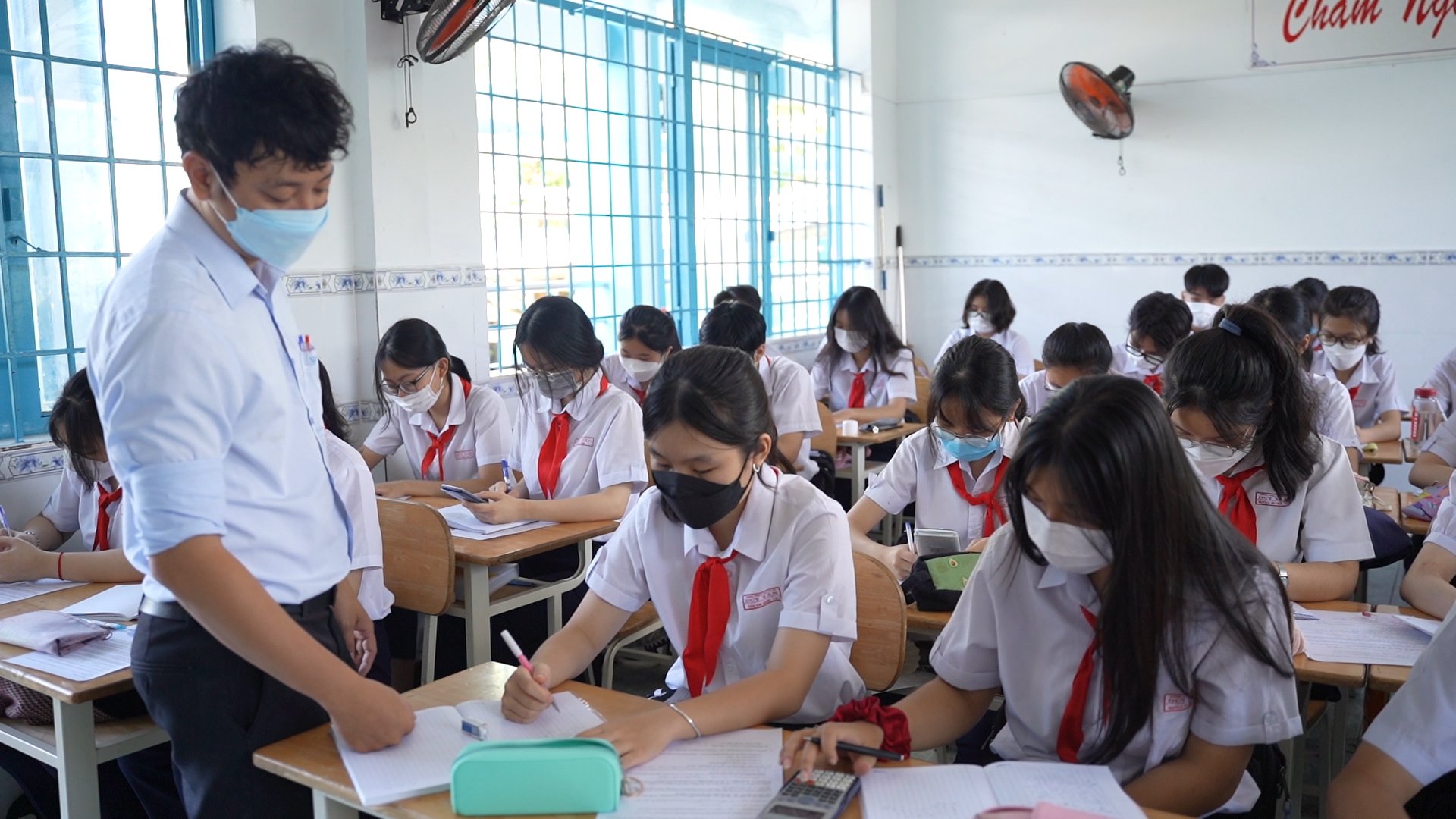 Học sinh lớp 9 Trường THCS Duy Tân, TP.Vũng Tàu trong giờ ôn tập môn Toán.