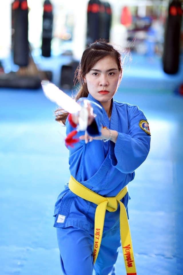 Nguyễn Thị Thanh Phương tập luyện võ Vovinam.