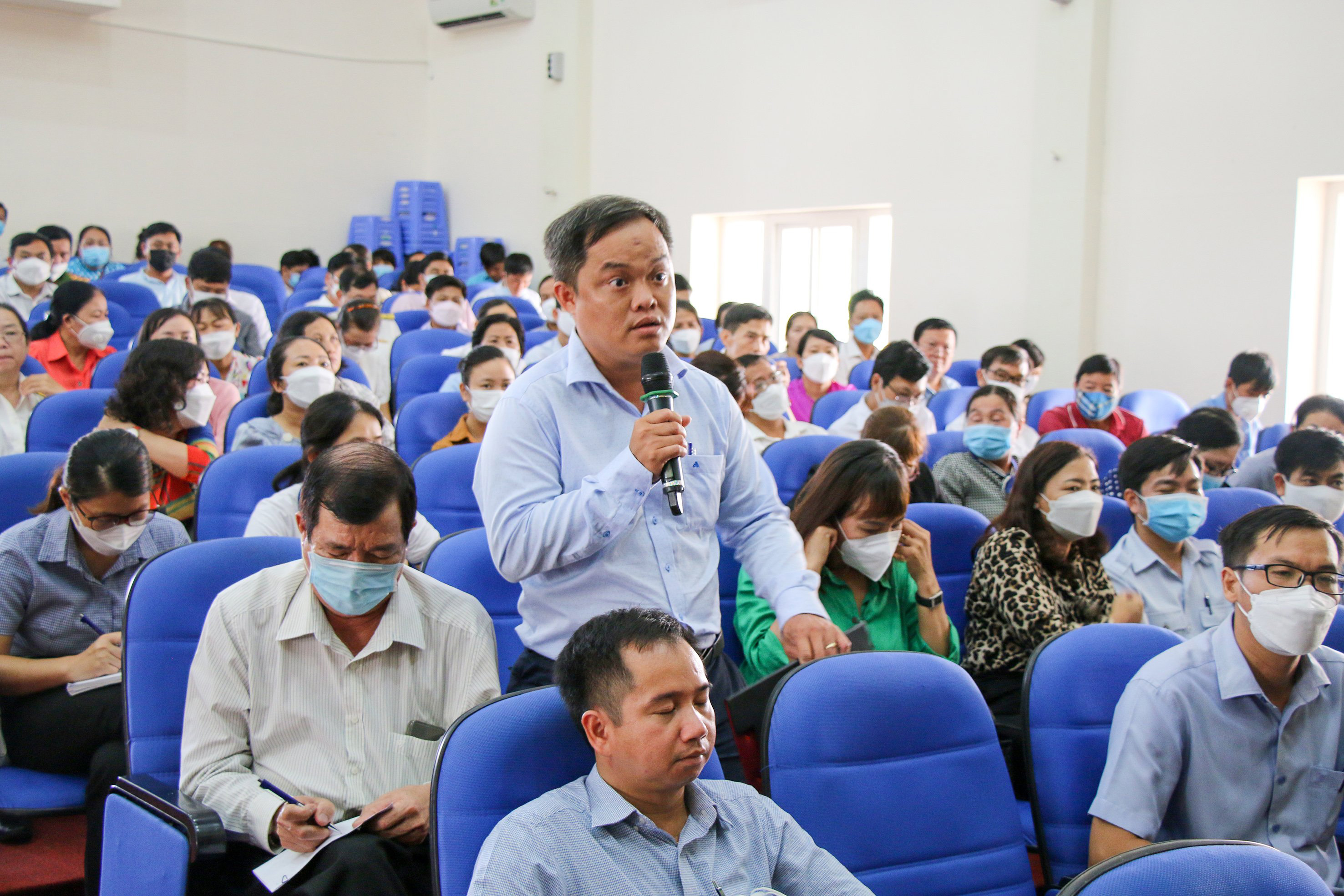 Cử tri Bùi Đăng Tuấn Anh (khu dân cư số 5, huyện Côn Đảo) kiến nghị  trung ương xem xét việc chuyển mục đích sử dụng đất rừng để thực hiện một số dự án trọng điểm trên địa bàn huyện Côn Đảo.