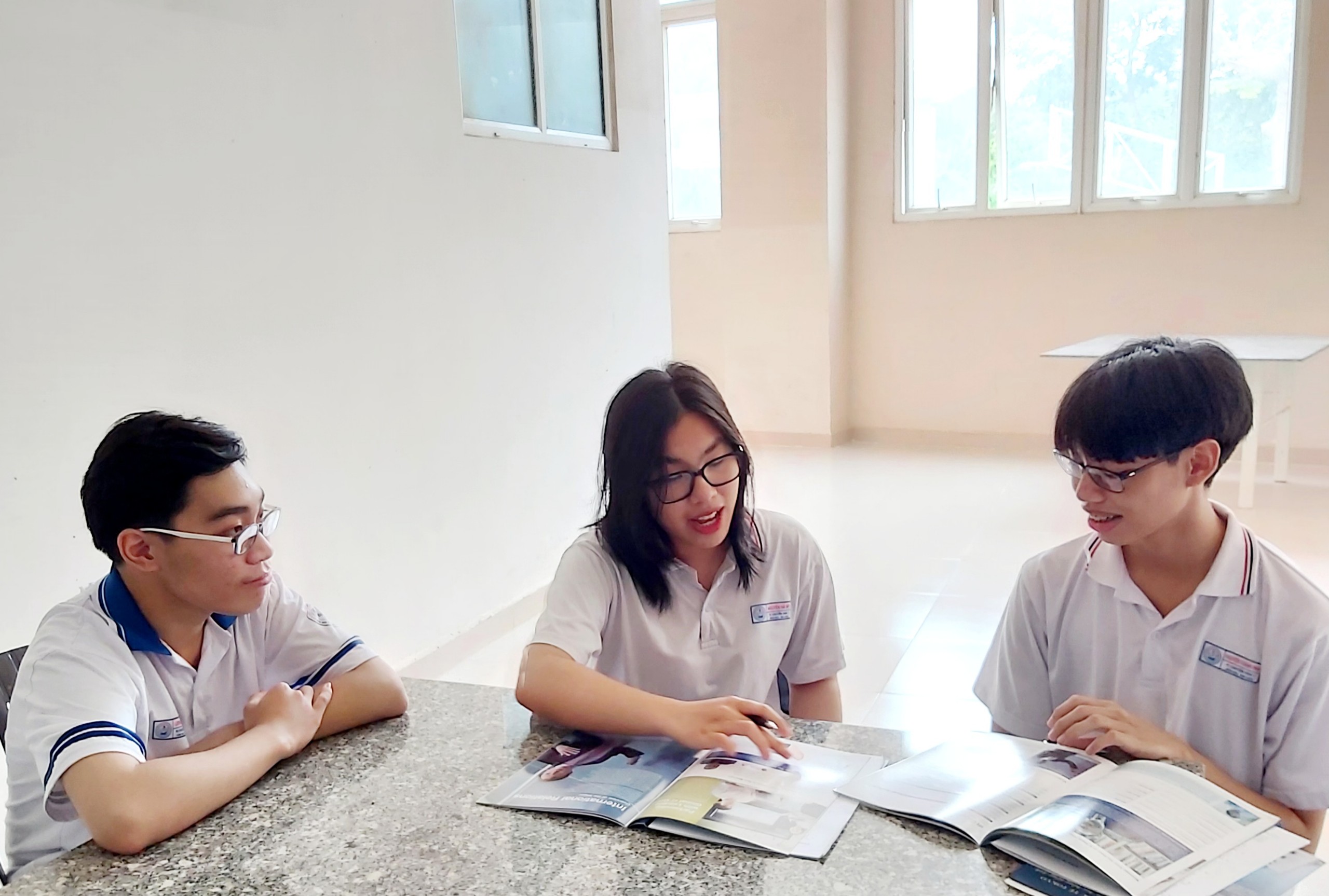 Các em HS lớp 10, 11 tham khảo thêm thông tin du học, học bổng của Trường TIU.