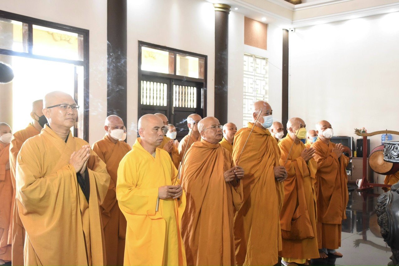 Ban Trị Sự GHPG Việt Nam tỉnh cùng Ban Trị sự GHPG Việt Nam các huyện, thành phố đã đến viếng Đền thờ Liệt sĩ TP. Vũng Tàu chiều 14/5.