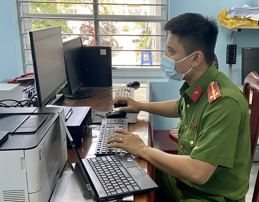 Các cơ sở tiêm chủng đang phối hợp với công an địa phương để xác minh thông tin cá nhân cho người tiêm chủng chưa có hồ sơ hợp lệ trên Cổng thông tin tiêm chủng COVID-19.
