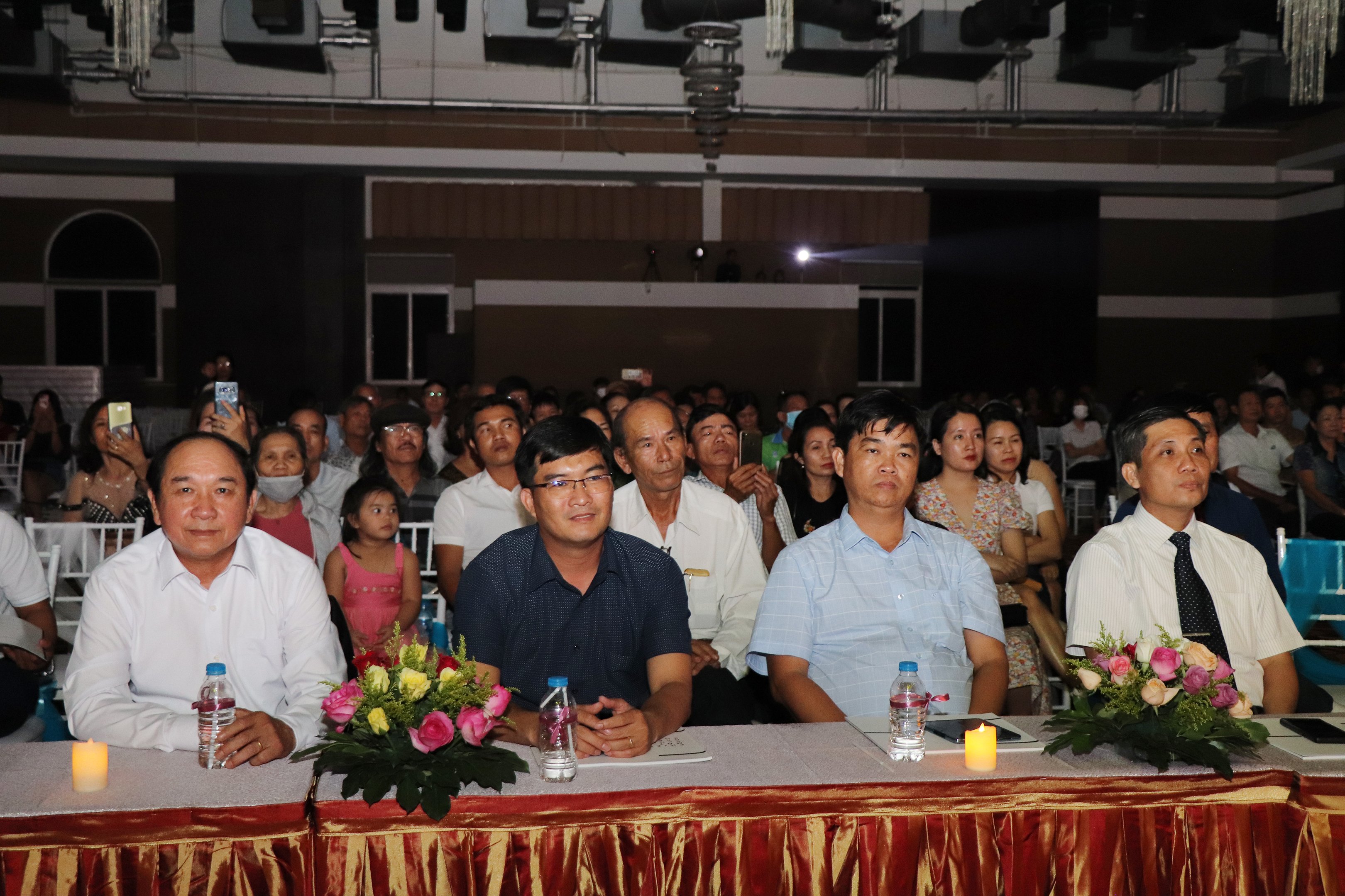 Lãnh đạo một số cơ quan, ban ngành dự đêm nhạc.