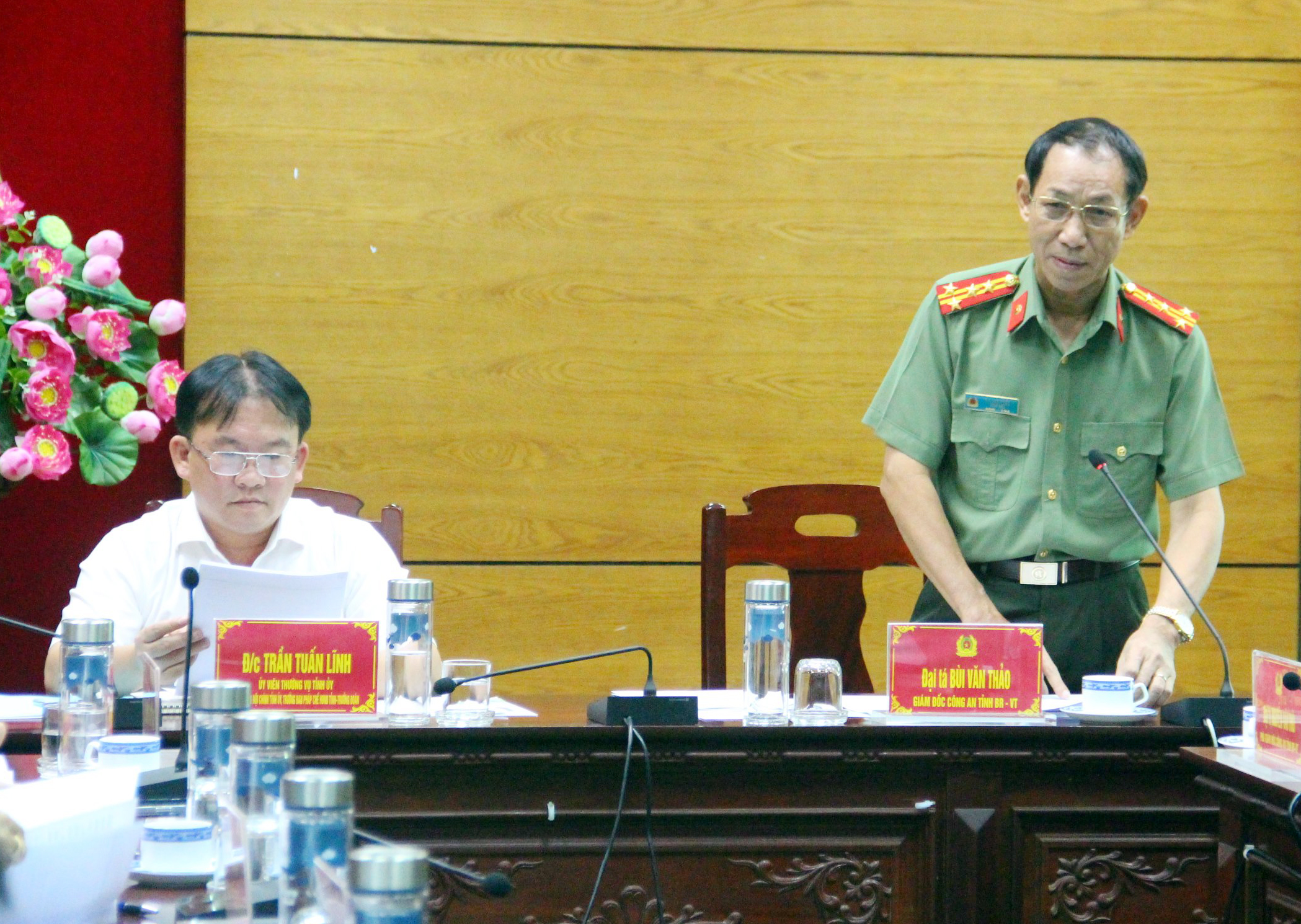 Đại tá Bùi Văn Thảo, Giám đốc Công an tỉnh quán triệt nội dung, tiếp và làm việc với Đoàn giám sát