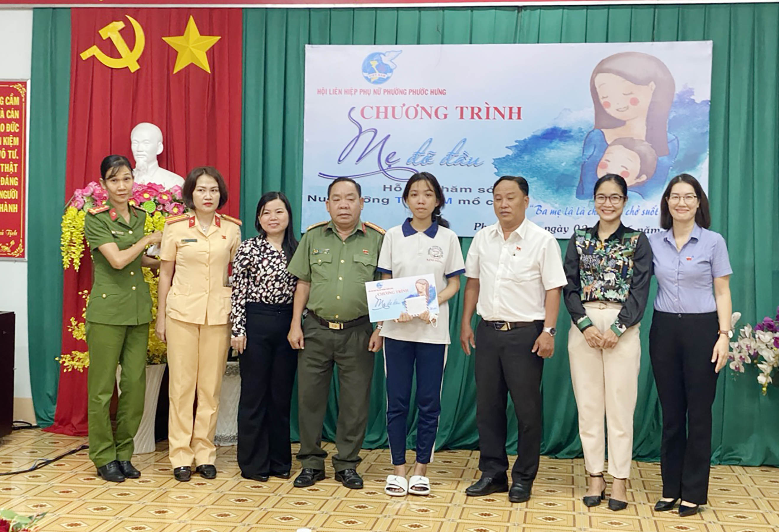 Hội Liên hiệp Phụ nữ phường Phước Hưng vận động Hội Phụ nữ Công an TP. Bà Rịa đỡ đầu em Nguyễn Thị Tường Vy.