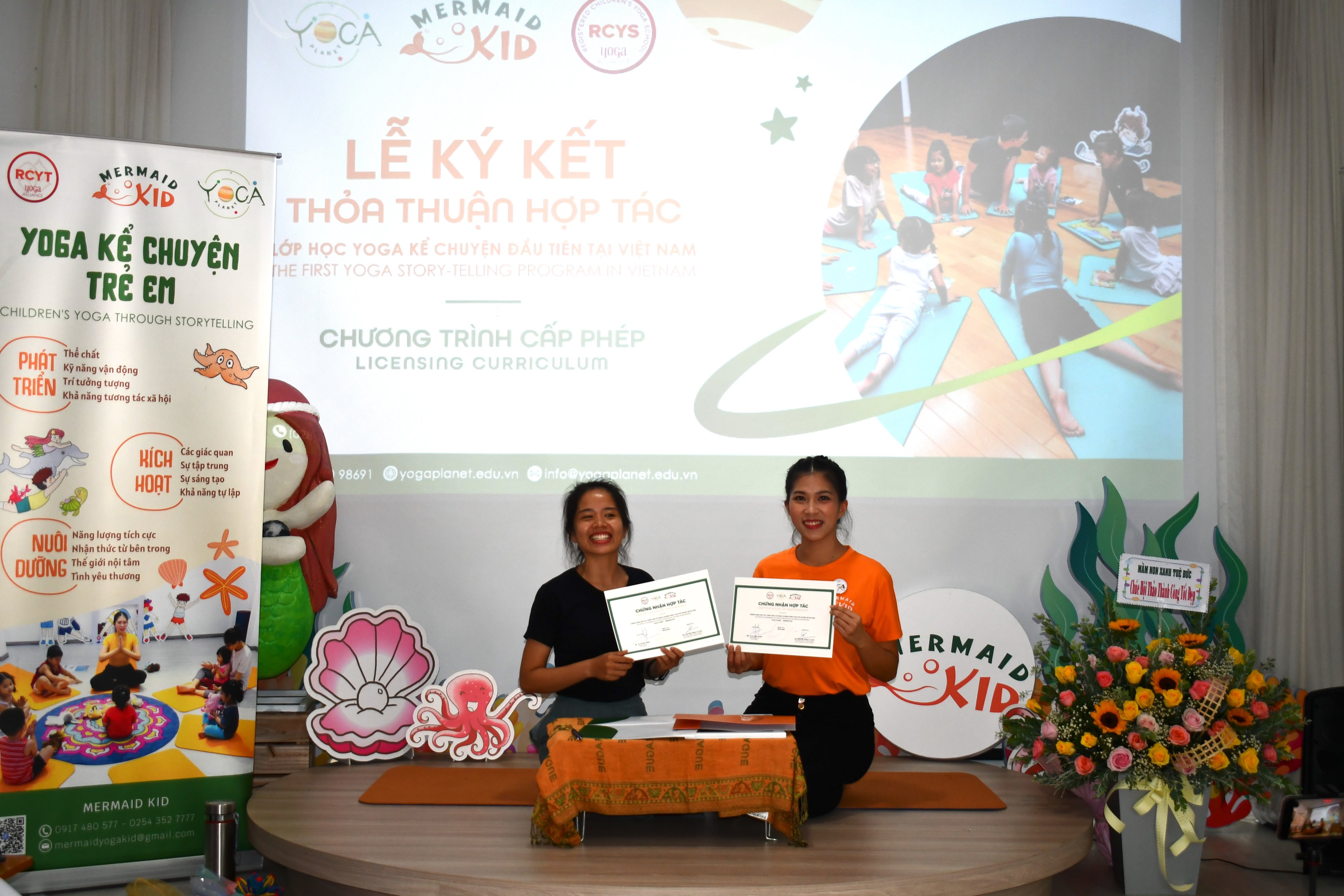 Lễ ký kết giữa đại diện Yoga Planet và Mermaid Kid.