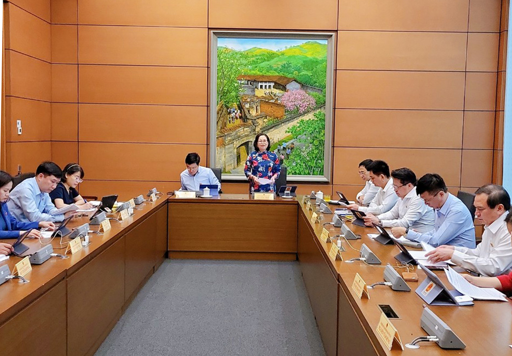 Đại biểu Nguyễn Thị Yến, Phó Bí thư Thường trực Tỉnh ủy, Trưởng Đoàn ĐBQH tỉnh Bà Rịa-Vũng Tàu phát biểu thảo luận tổ sang 6/6. Ảnh: CHÂU VŨ.