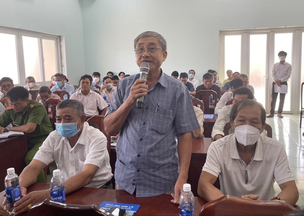 Cử tri Nguyễn Ngọc Hiếu (ấp Bình Tiến, xã Bình Châu, huyện Xuyên Mộc) đề nghị chính quyền địa phương cần điều tra rõ nguyên nhân và xử lý dứt điểm tình trạng ô nhiễm môi trường nguồn nước của các hồ, suối trên địa bàn huyện. Ảnh: MINH NHÂN.