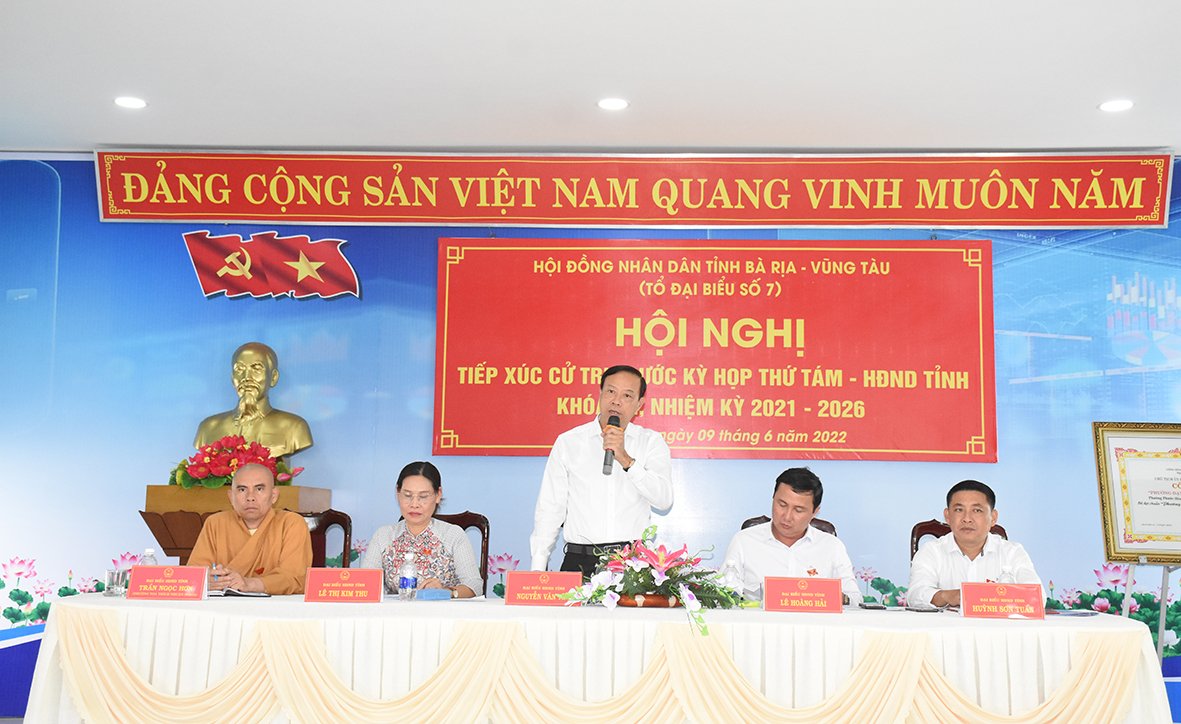 Ông Nguyễn Văn Thọ, Chủ tịch UBND tỉnh phát biểu tại buổi TXCT phường Phước Hòa, TX. Phú Mỹ chiều 9/6. Ảnh: QUANG VŨ