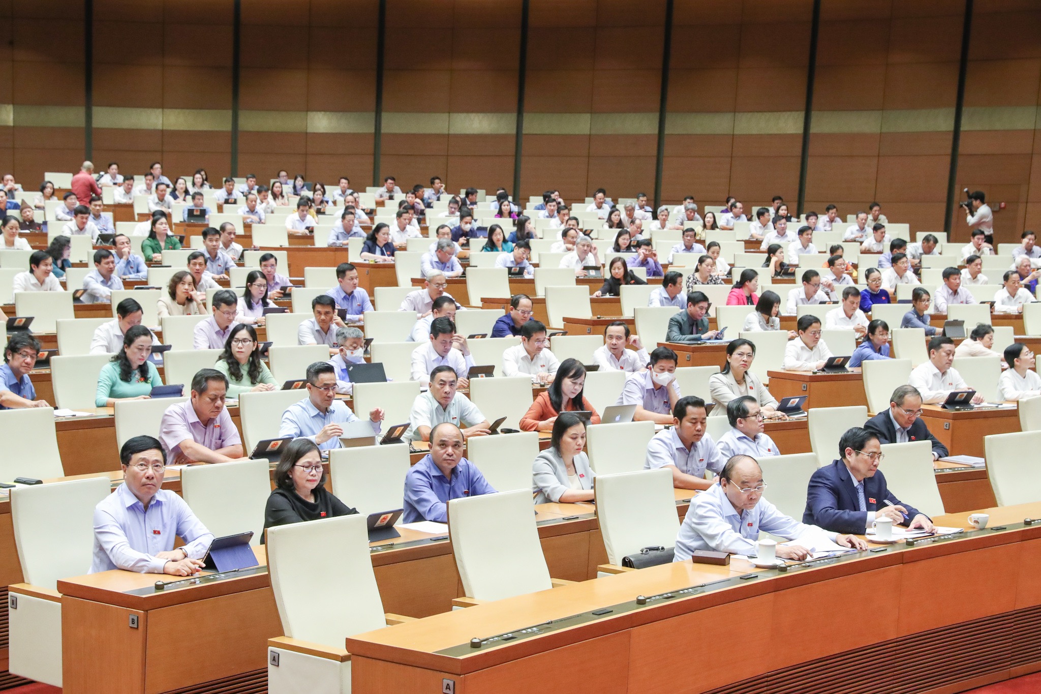 Đoàn ĐBQH tỉnh Bà Rịa-Vũng Tàu và các đại biểu Quốc hội làm việc tại hội trường Quốc hội, ngày 15/6.  Ảnh: CHÂU VŨ
