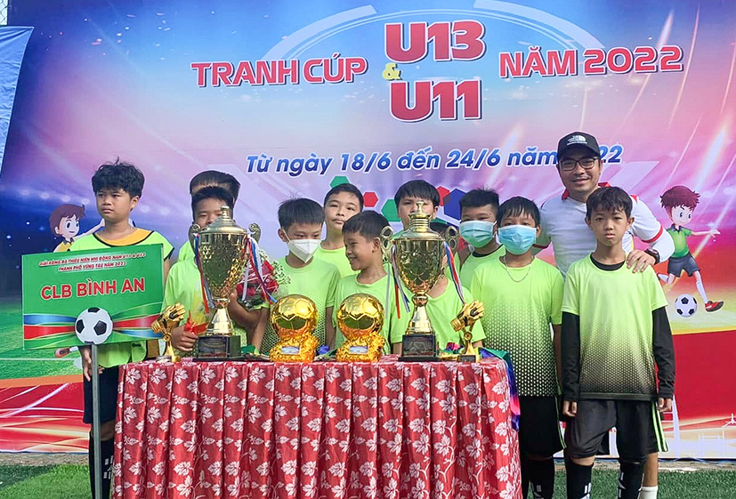 Giải năm nay thu hút sự tham gia của nhiều CLB mạnh trên địa bàn TP. Vũng Tàu. Trong ảnh: CLB Bóng đá Bình An tham dự giải.