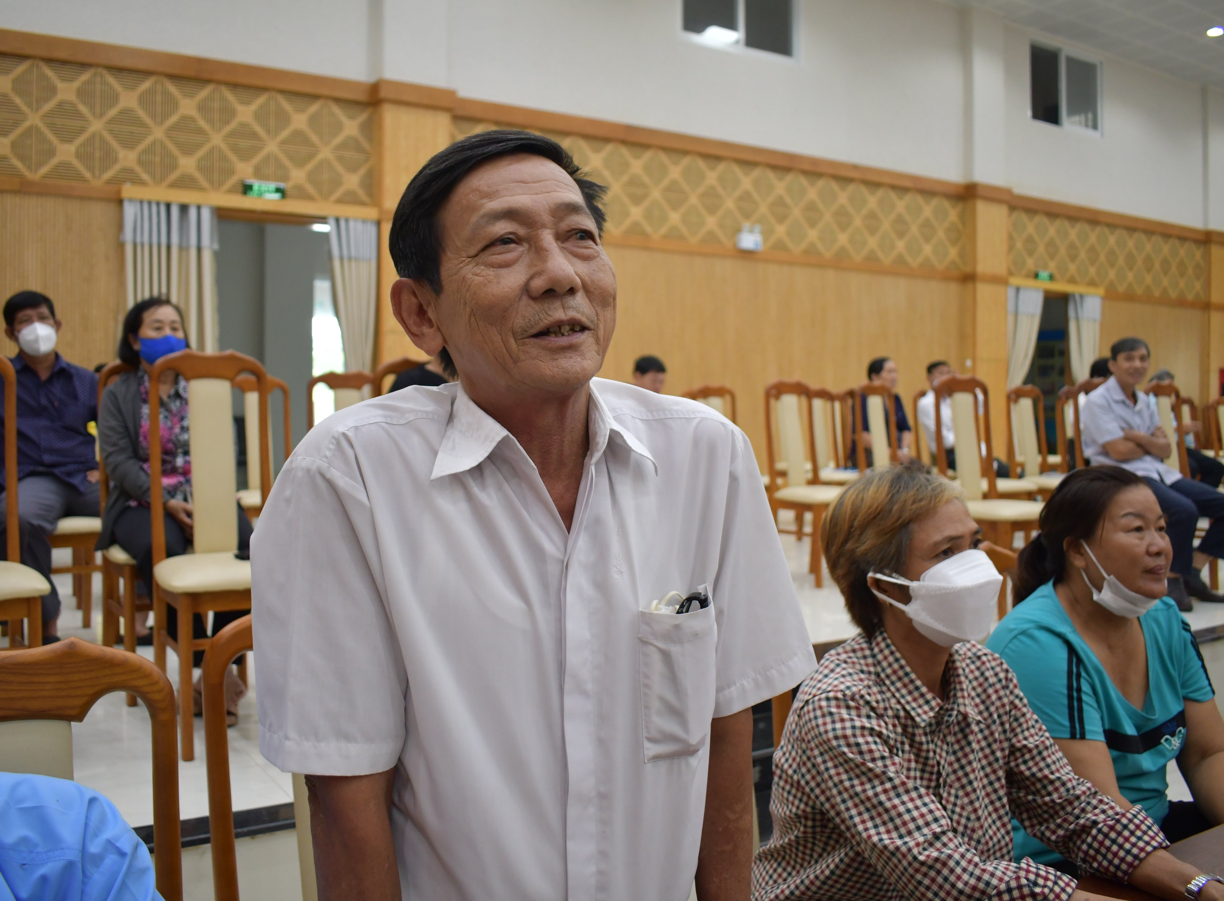 Cử tri Nguyễn Văn Trúc (ấp Phước Lộc, xã Phước Hưng, huyện Long Điền) phản ánh tình trạng thiếu thuốc cấp cho bệnh nhân khám chữa bệnh bằng bảo hiểm y tế. 