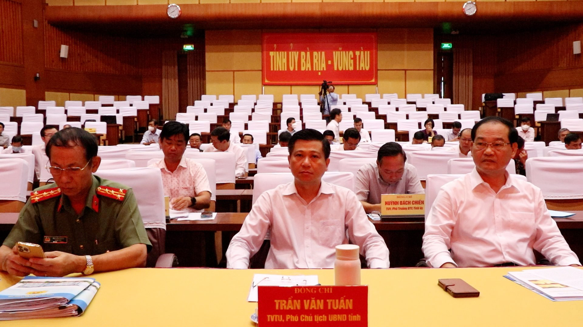 Các đại biểu dự hội nghị. 