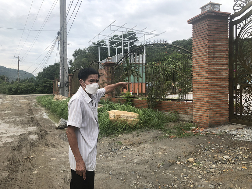 Người dân khu phố Kim Dinh cho rằng việc xây dựng công trình của ông Bùi Văn Long đã lấp mương thoát nước.