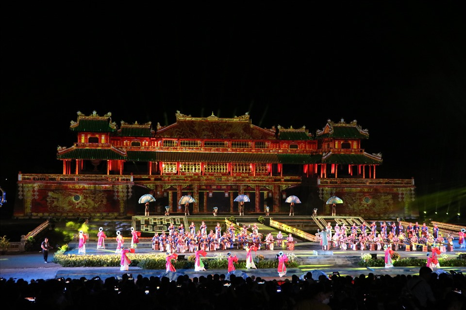 Tiết mục nghệ thuật trong đêm khai mạc Festival Huế.