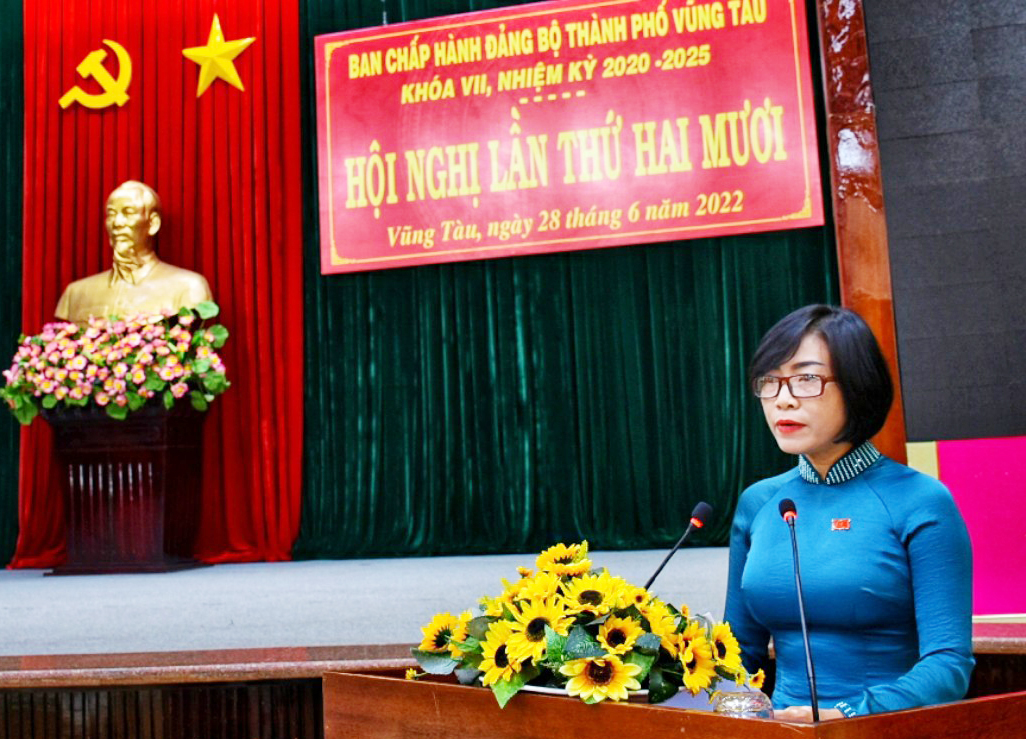Bà Lê Thị Thanh Bình, Phó Bí thư Thường trực Thành ủy, Chủ tịch HĐND TP. Vũng Tàu phát biểu khai mạc hội nghị.