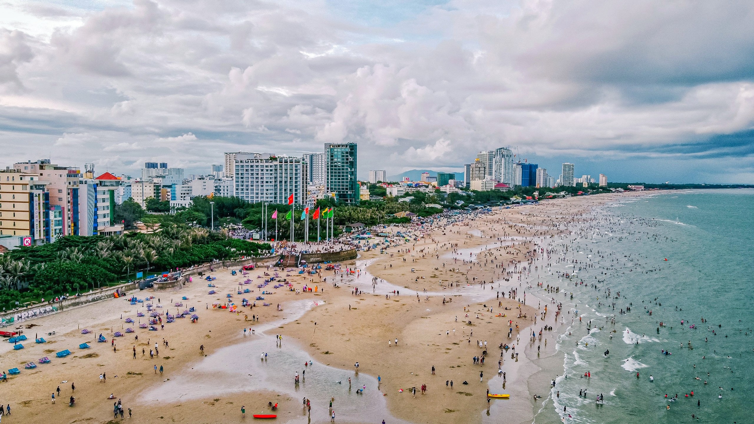  Thành phố đã đón trên 3,4 triệu lượt khách du lịch đến tham quan, nghỉ dưỡng . Trong ảnh: Khu vực Bữa Trước TP.Vũng Tàu trong dịp lễ 30/4 và 1/5. Ảnh: THÁI NGÔ.