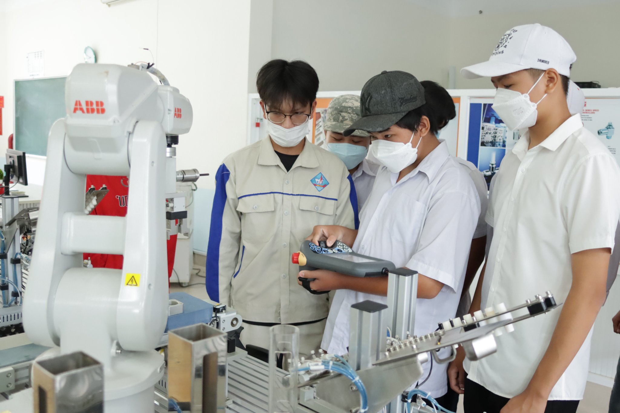 Tham quan, trải nghiệm tại Trường CĐ Kỹ thuật Công nghệ BR-VT.
