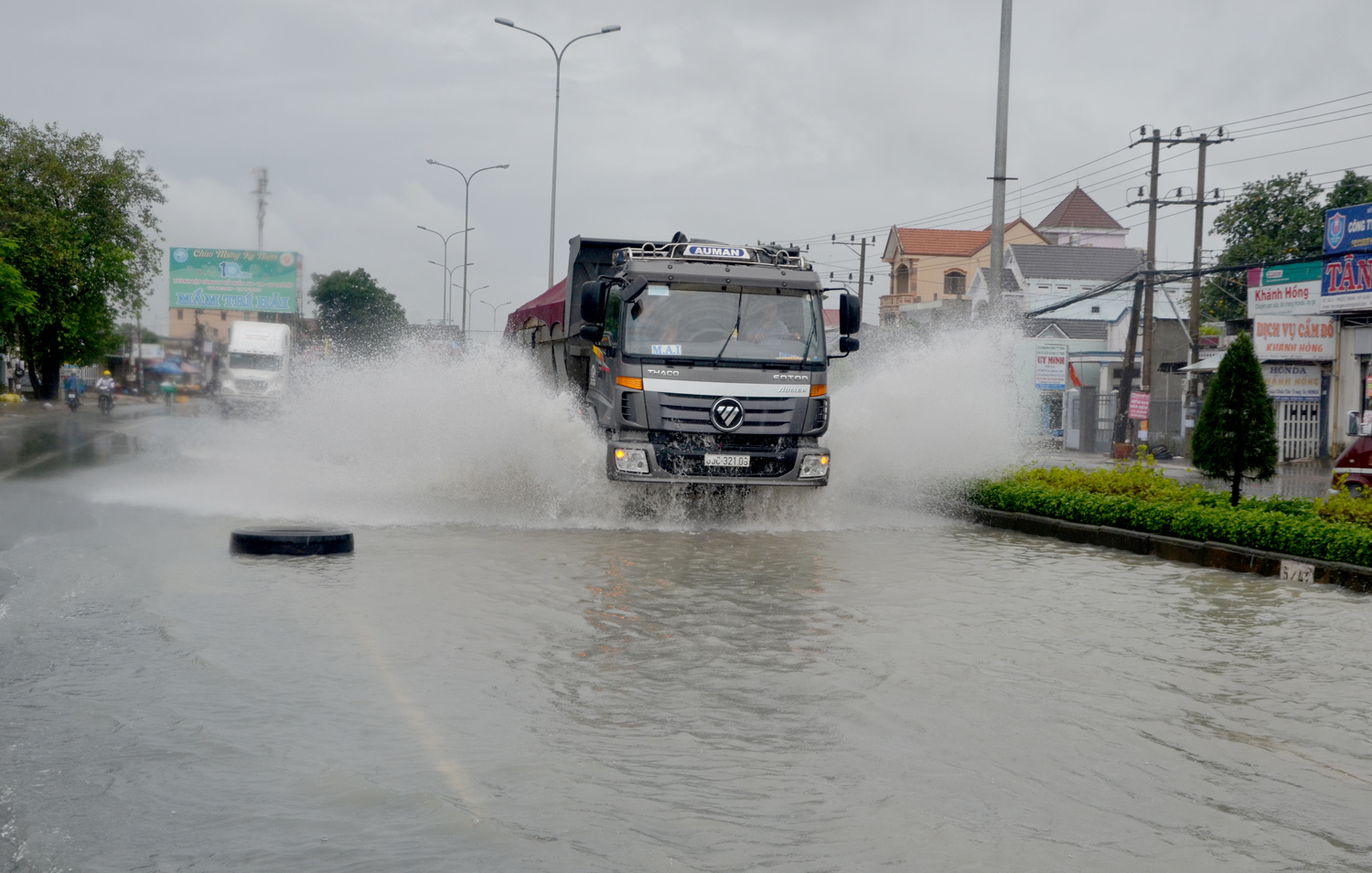 Trong 48 giờ tới, mưa lớn có thể xảy ra ngập úng cục bộ vùng trũng thấp và các đô thị do mưa lớn. Ảnh: QUANG VŨ