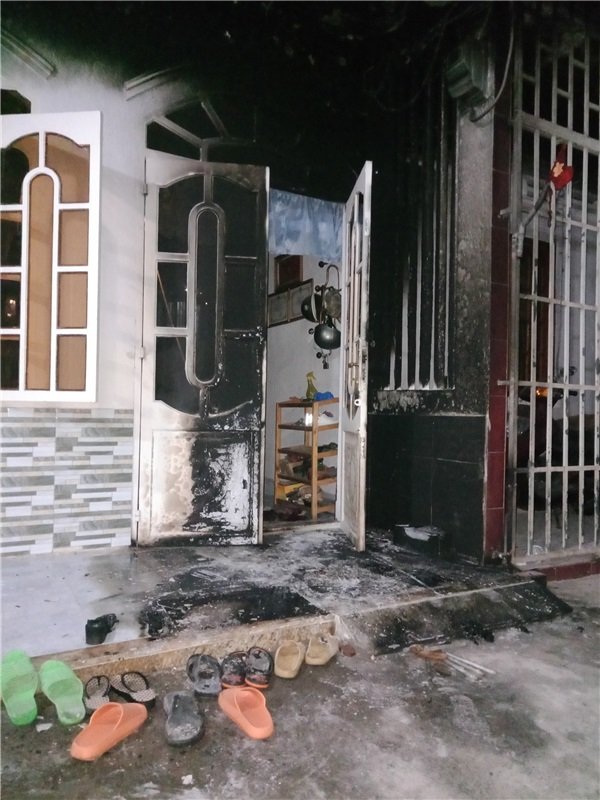 Hiện trường nhà anh P. bị Bảo phóng hỏa.