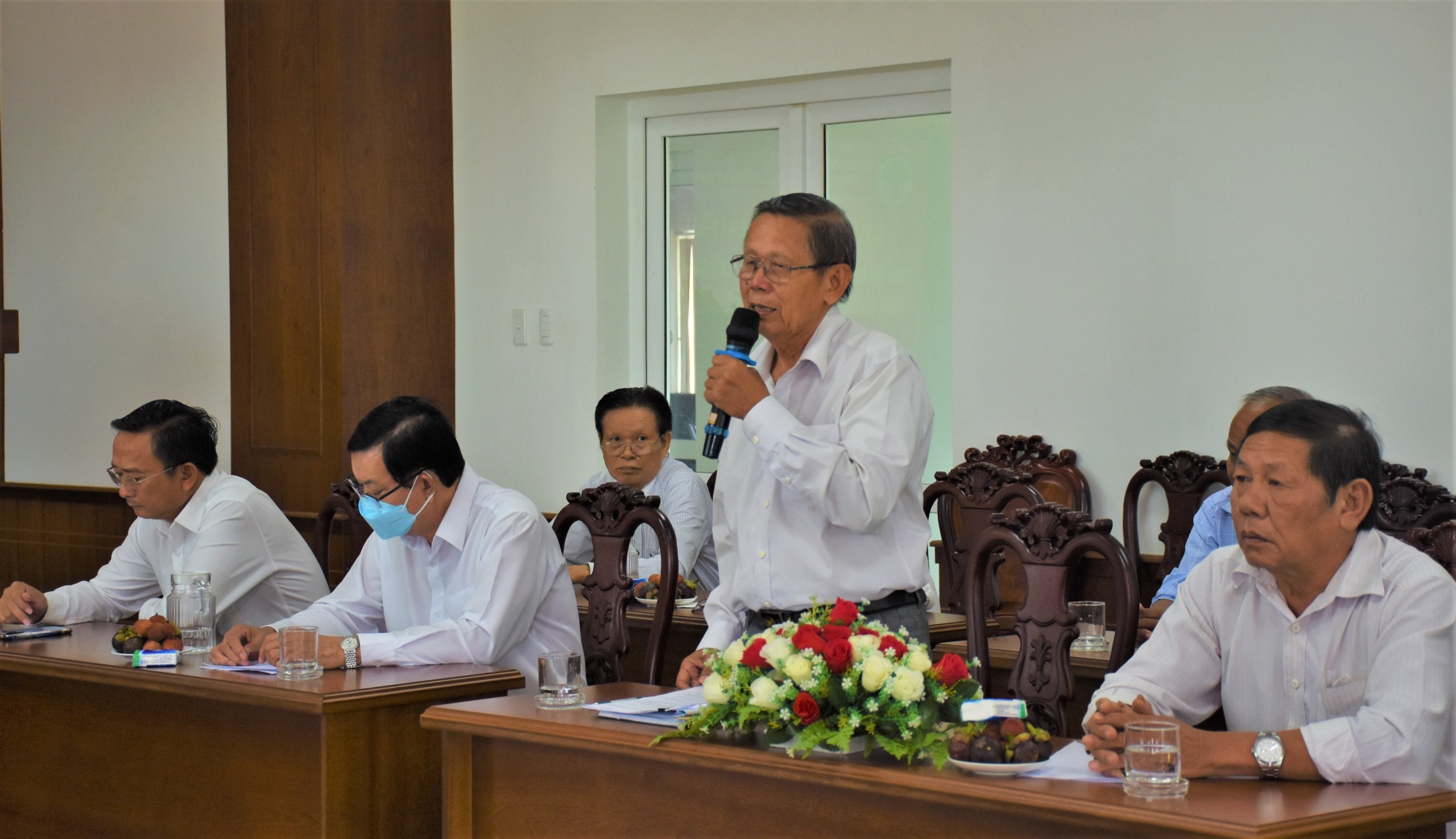 Đại diện Hội NCT huyện Châu Đức chia sẻ kinh nghiệm tại buổi giao lưu.