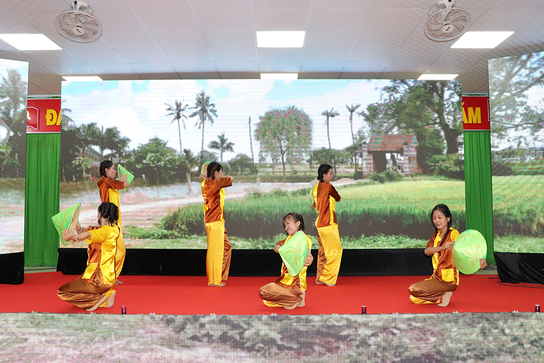 Một tiết mục văn nghệ tại buổi lễ.