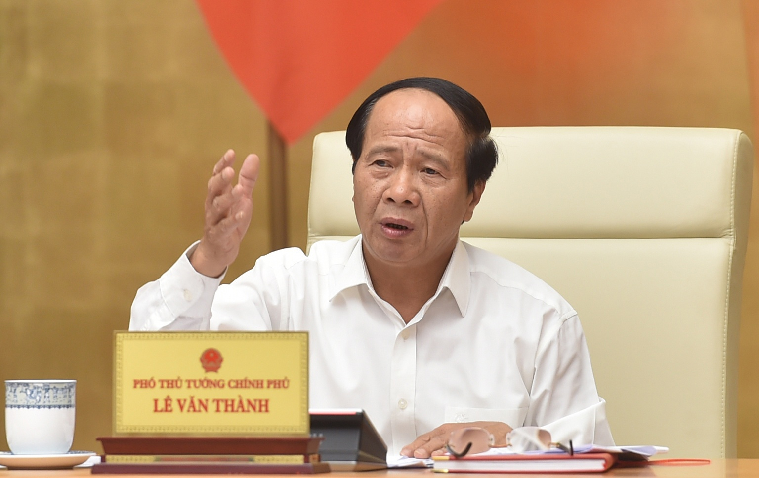 Phó Thủ tướng Lê Văn Thành chủ trì cuộc họp.