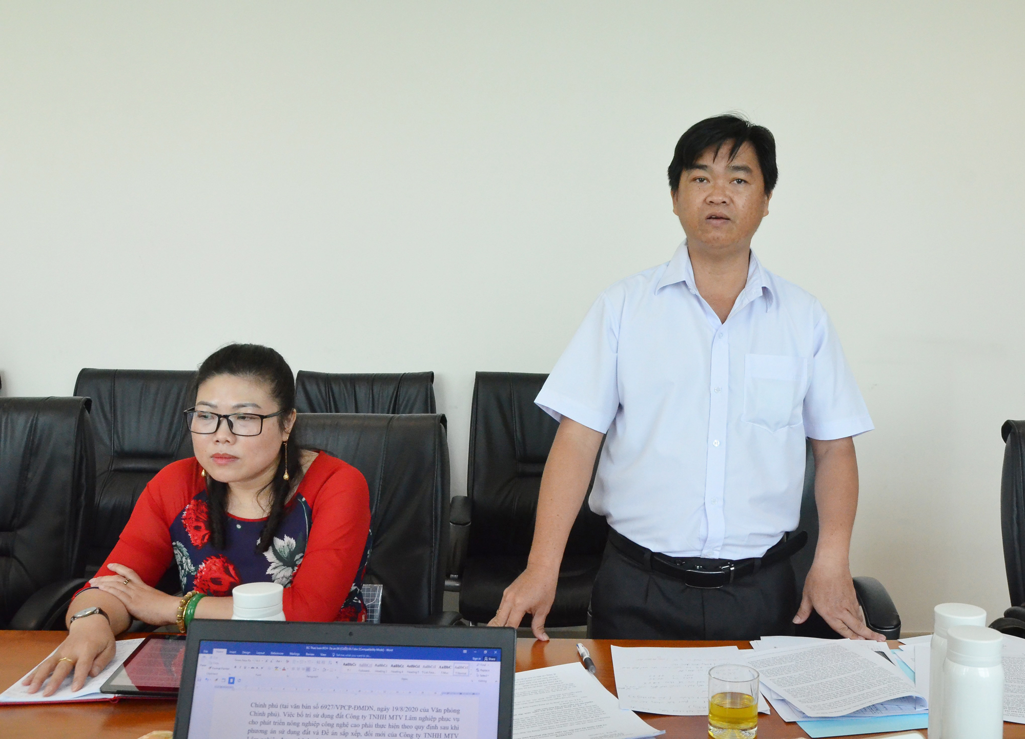 Ông Lê Văn Minh, Phó Trưởng Ban Tuyên giáo Tỉnh ủy đề nghị tăng cường giám sát chất lượng và tiến độ các công trình đầu tư công trên địa bàn tỉnh. Ảnh: CẨM NHUNG