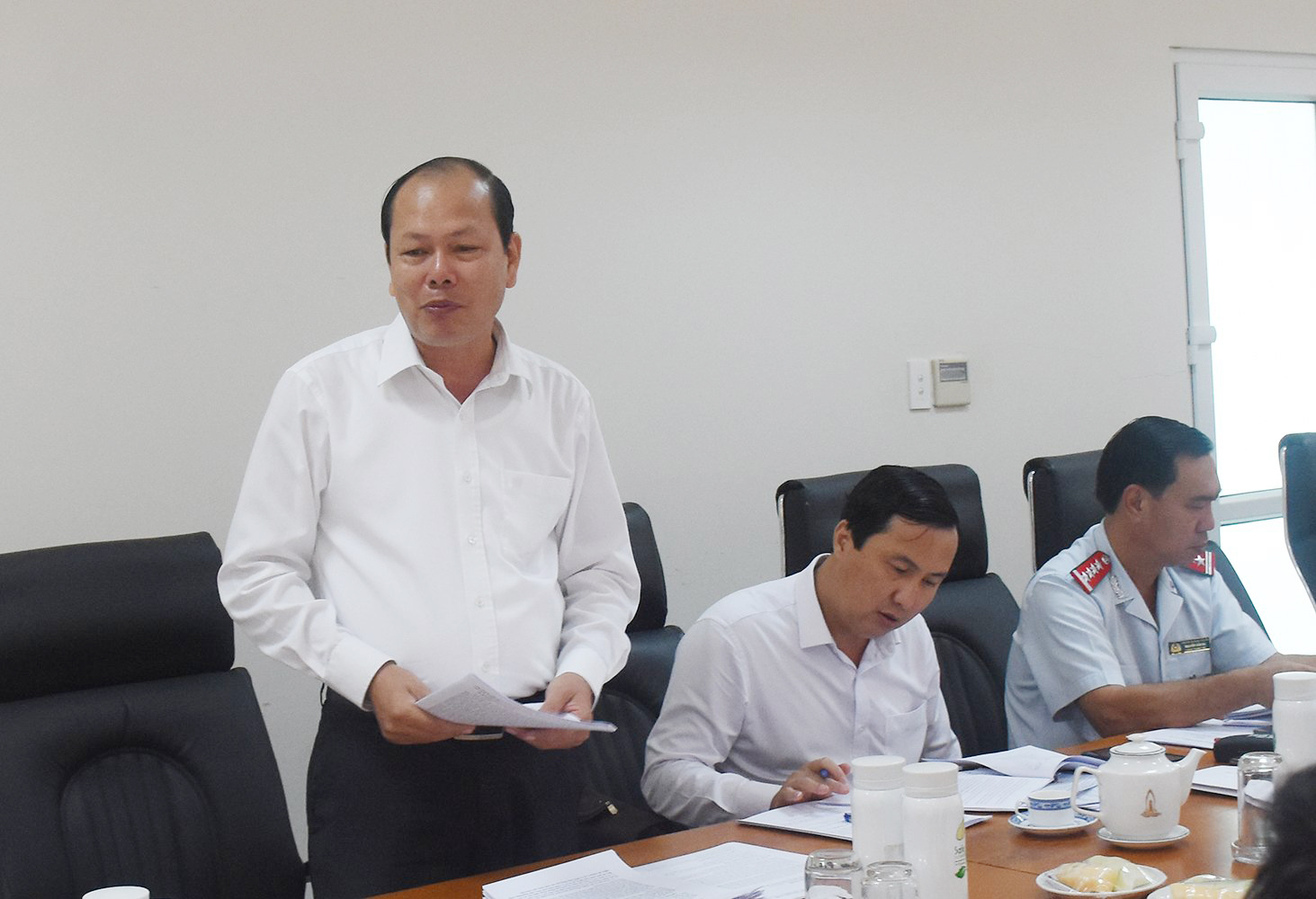 Ông Nguyễn Văn Hải, Giám đốc Sở Tài nguyên-Môi trường phân tích nguyên nhân việc giải ngân vốn đầu tư công thấp, tiến độ giải ngân chậm. Ảnh: MINH THIÊN