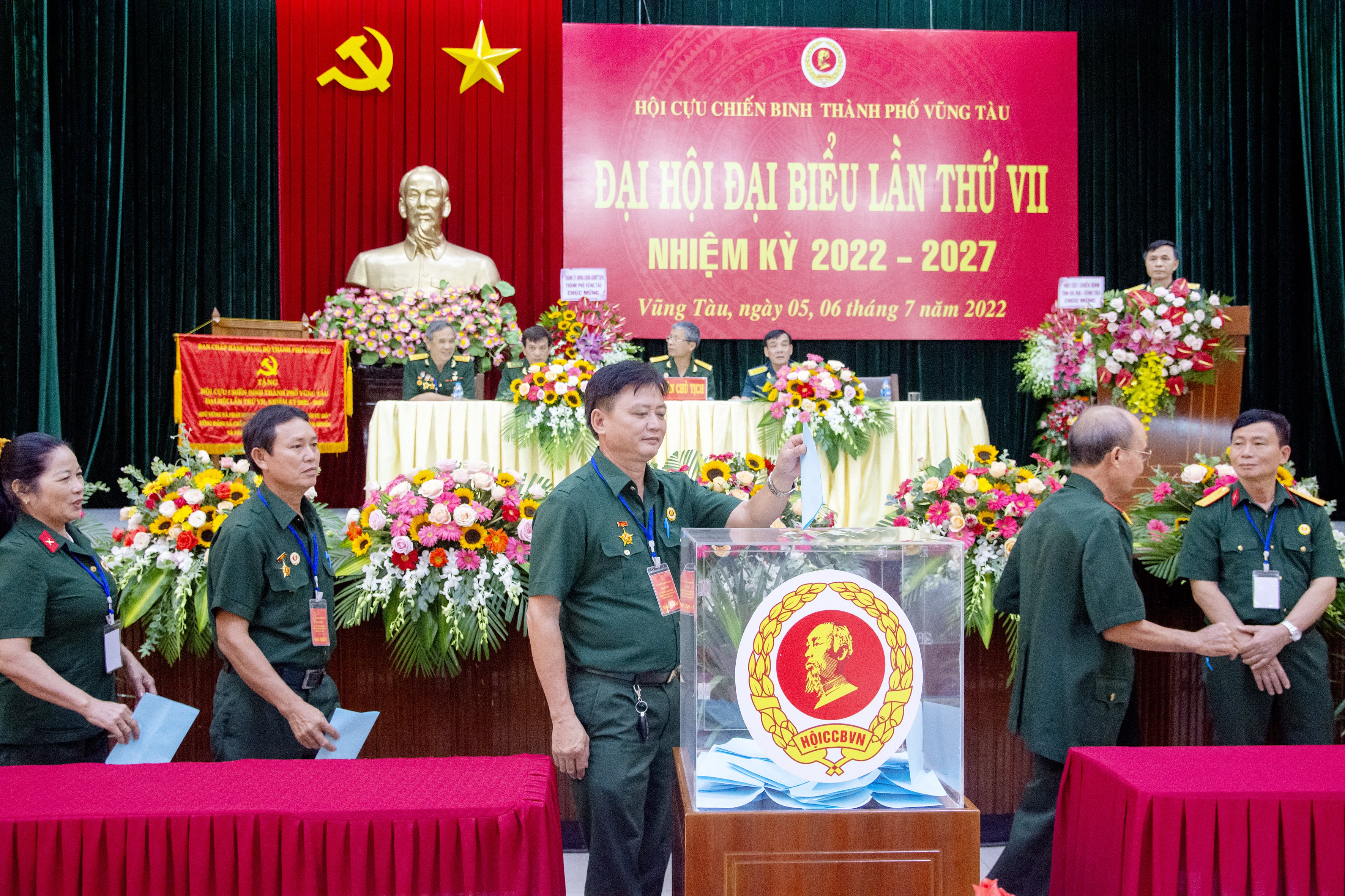 Đại biểu bỏ phiếu bầu Ban Chấp hành Hội CCB TP. Vũng Tàu khóa VII.
