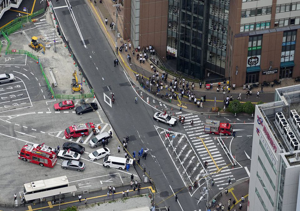 Khu vực diễn ra vụ nổ súng, gần ga Yamatosaidaiji ở thành phố Nara. Ảnh: Kyodo/Reuters.