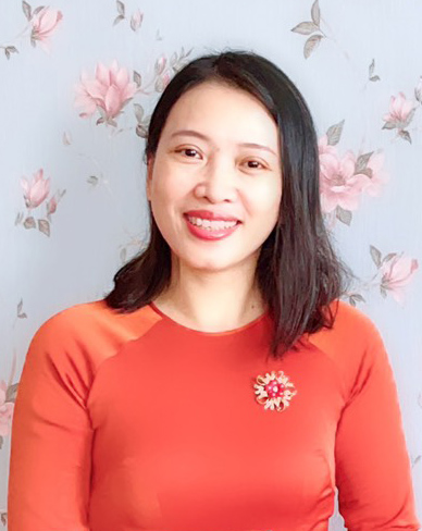 TS tại điểm thi THPT Bà Rịa thở phào nhẹ nhõm sau khi kết thúc môn thi tự nhiên và xã hội sáng 8/7. Ảnh: BẢO KHÁNH