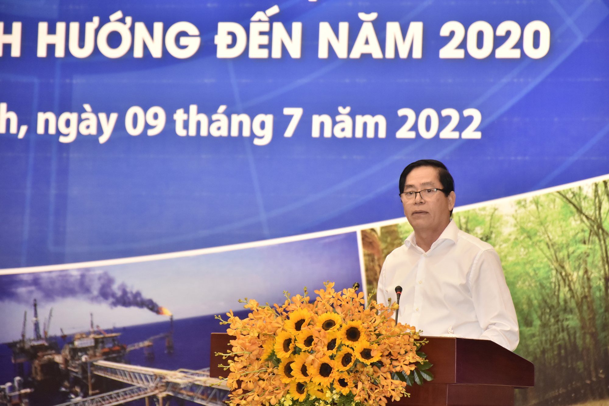 Bí thư Tỉnh ủy Bà Rịa-Vũng Tàu Phạm Viết Thanh trình bày tham luận tại hội nghị.