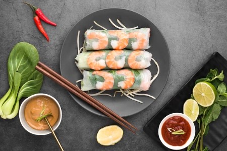 Goi cuon is one of the best things to eat in Vietnam - Source: Freepik
