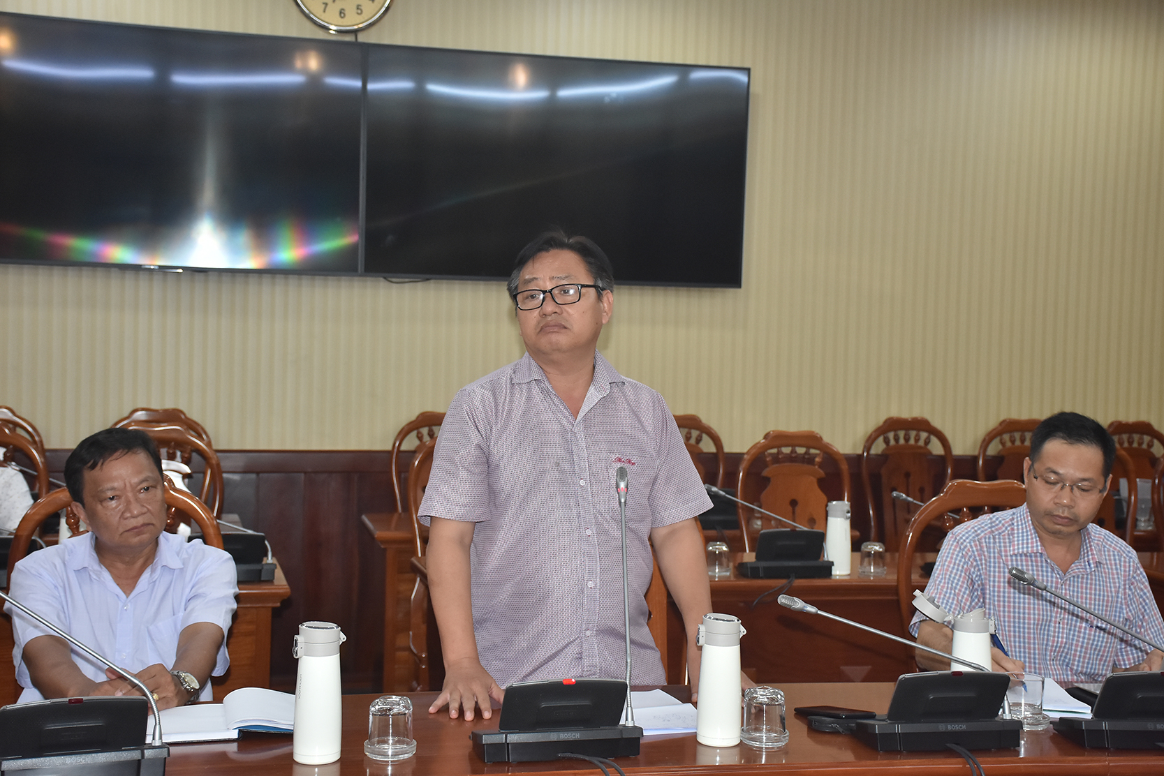 Ông Nguyễn Văn Lên, Phó Giám đốc phụ trách CDC tỉnh phát biểu tại cuộc họp.