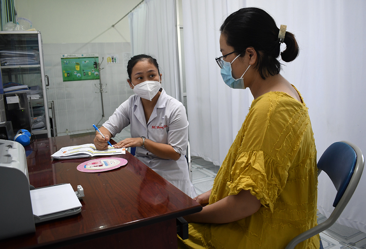 Thai phụ khám thai định kỳ tại Khoa Sức khỏe sinh sản, CDC tỉnh.