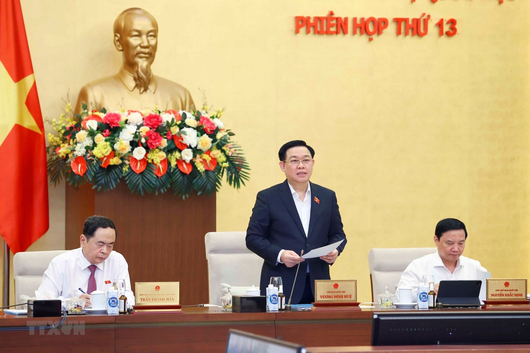 Chủ tịch Quốc hội Vương Đình Huệ phát biểu khai mạc phiên họp.