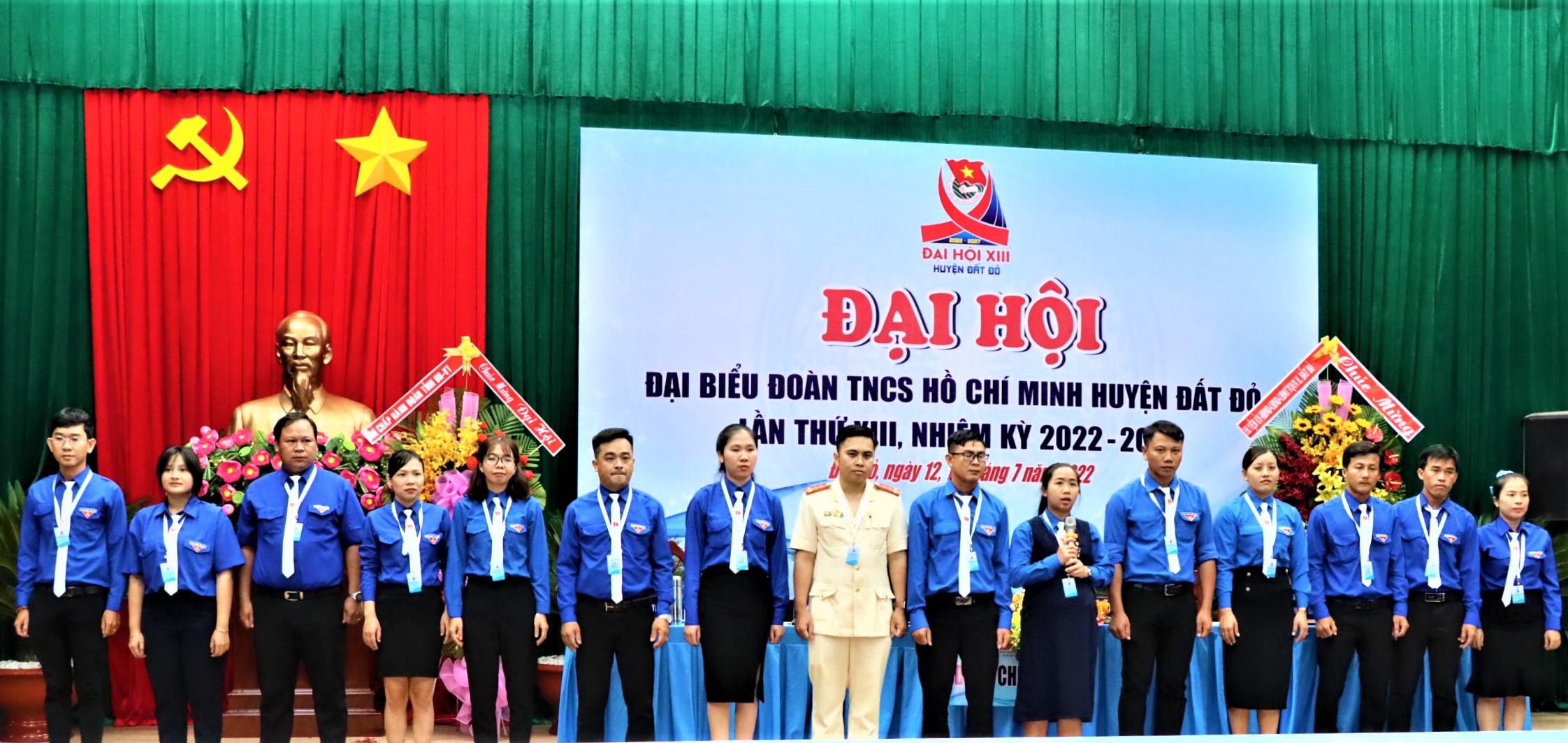 Ban chấp hành Huyện Đoàn Đất Đỏ khóa XIII, nhiệm kỳ 2022-2027 ra mắt tại Đại hội.