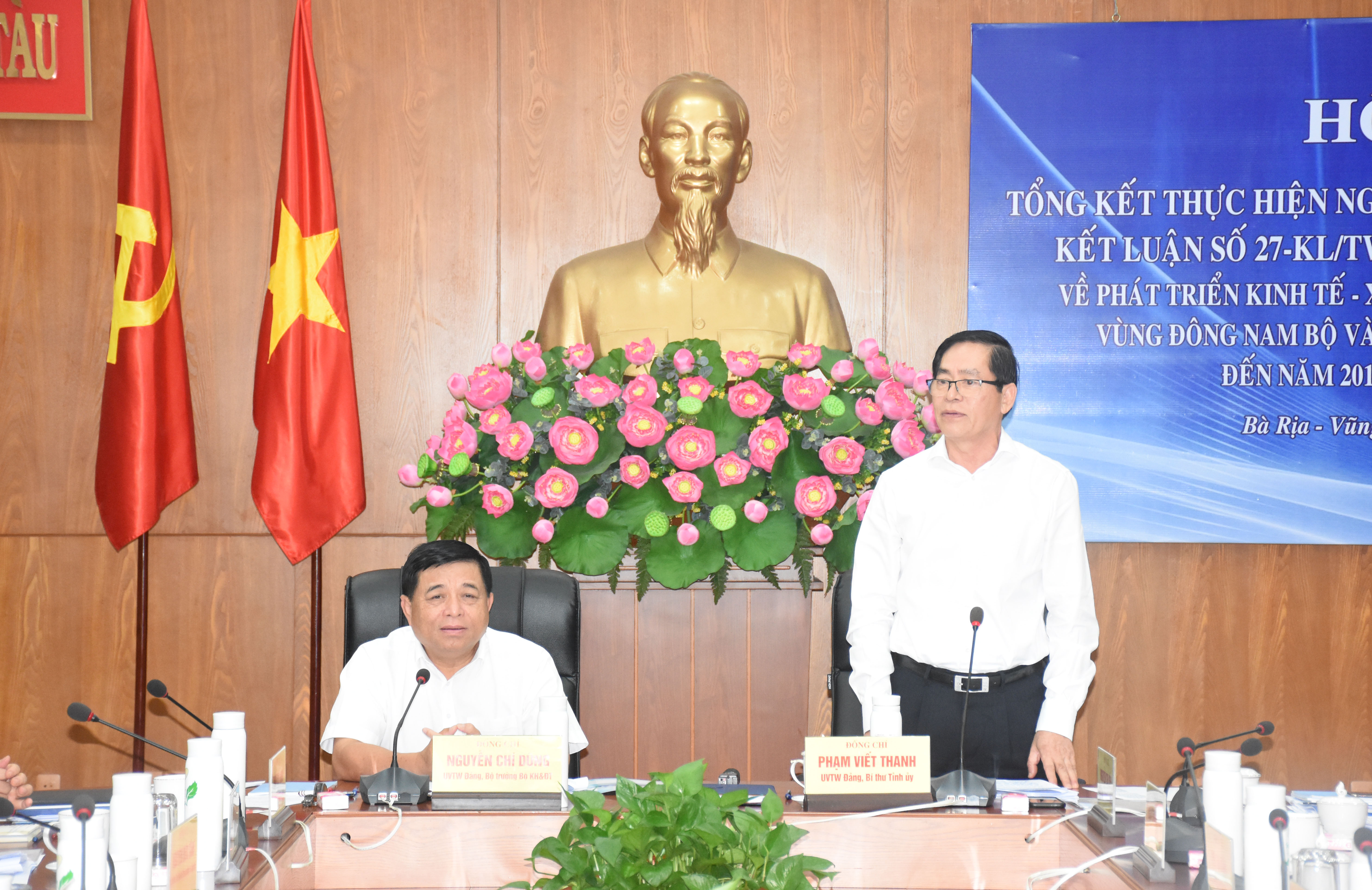 Ông Phạm Viết Thanh, Ủy viên Trung ương Đảng, Bí thư Tỉnh ủy, Chủ tịch HĐND tỉnh phát biểu tại hội nghị.