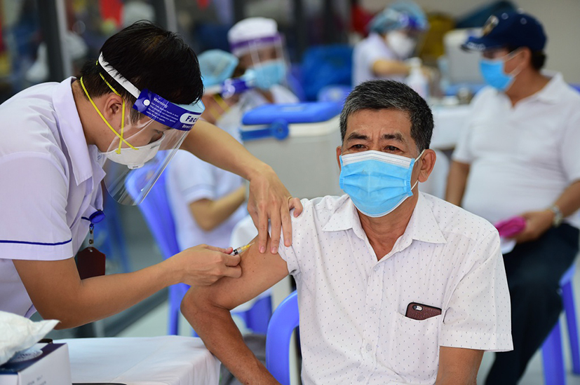 Tiêm phòng vaccine liều nhắc lại và liểu tăng cường là cách tốt nhất để phòng bệnh.