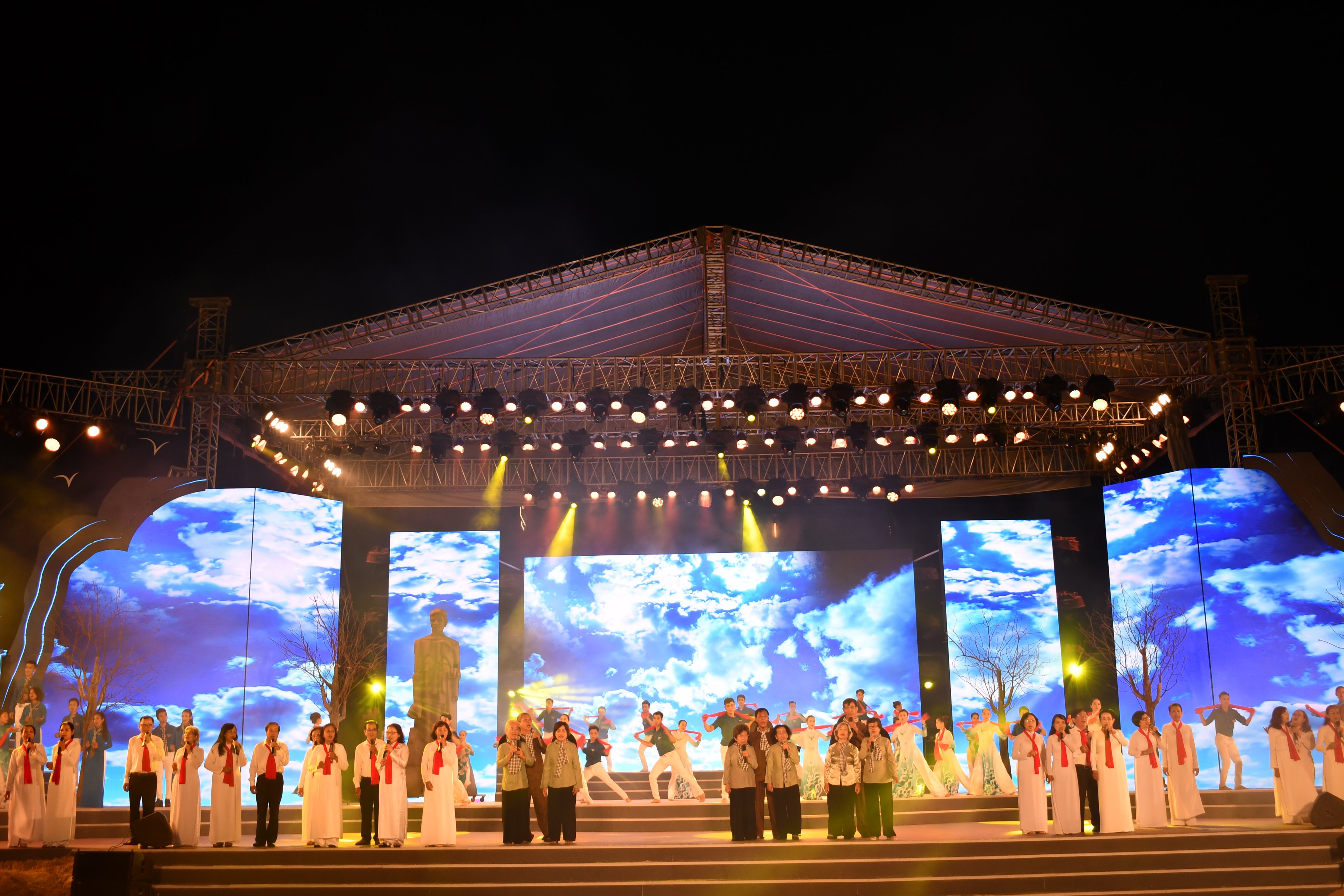 Tổ khúc nghệ thuật 