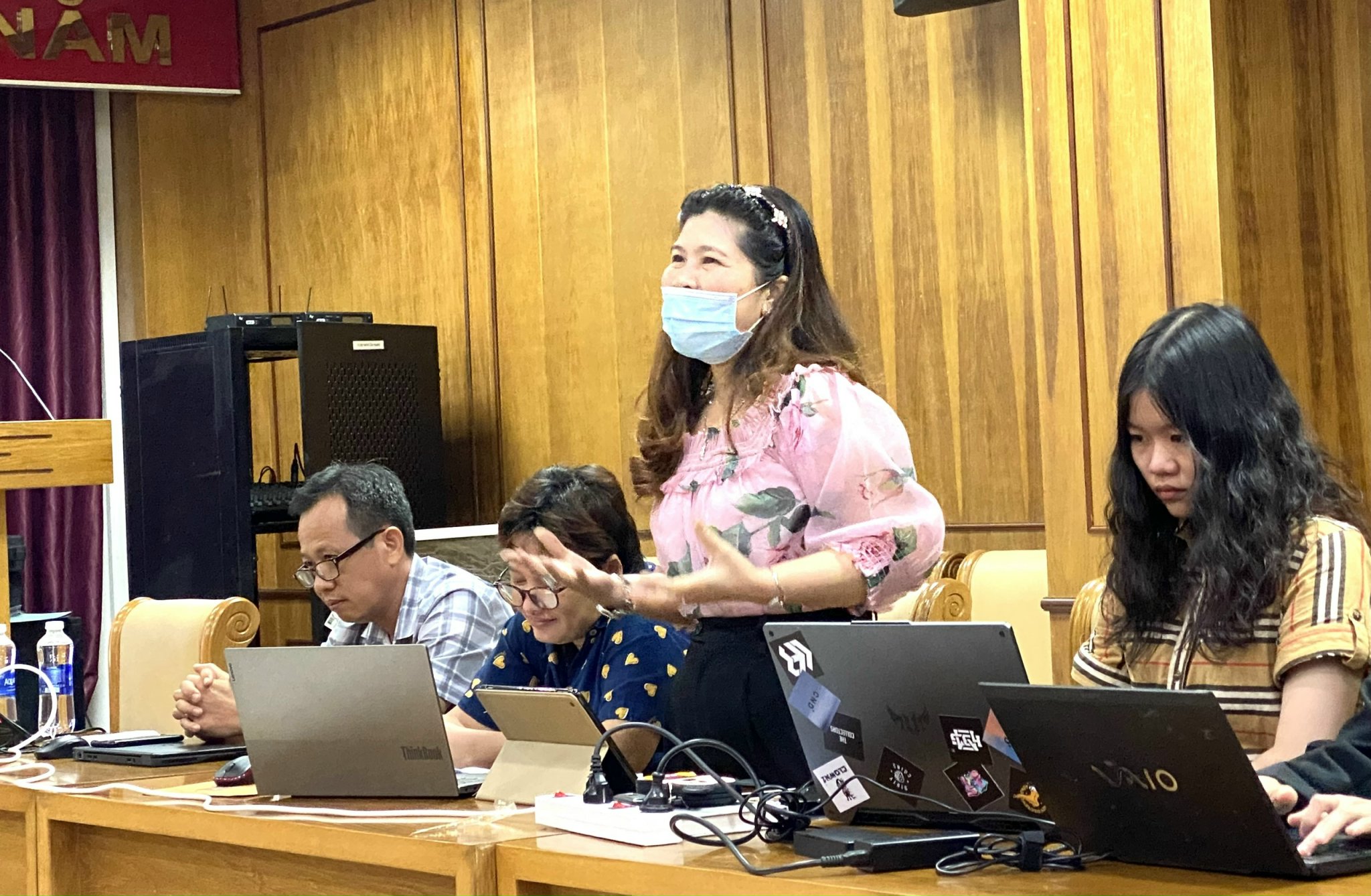 Học viên tương tác cùng giảng viên tại lớp học.