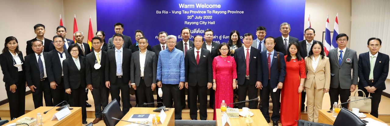 Đoàn công tác tỉnh Bà Rịa-Vũng Tàu và chính quyền tỉnh Rayong, lãnh đạo SCG tại Việt Nam chụp ảnh lưu niệm. 