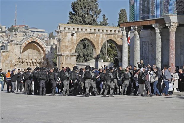Đụng độ giữa lực lượng an ninh Israel và người Palestine tại đền thờ Al Aqsa (còn được gọi là Núi Đền) ở Đông Jerusalem.