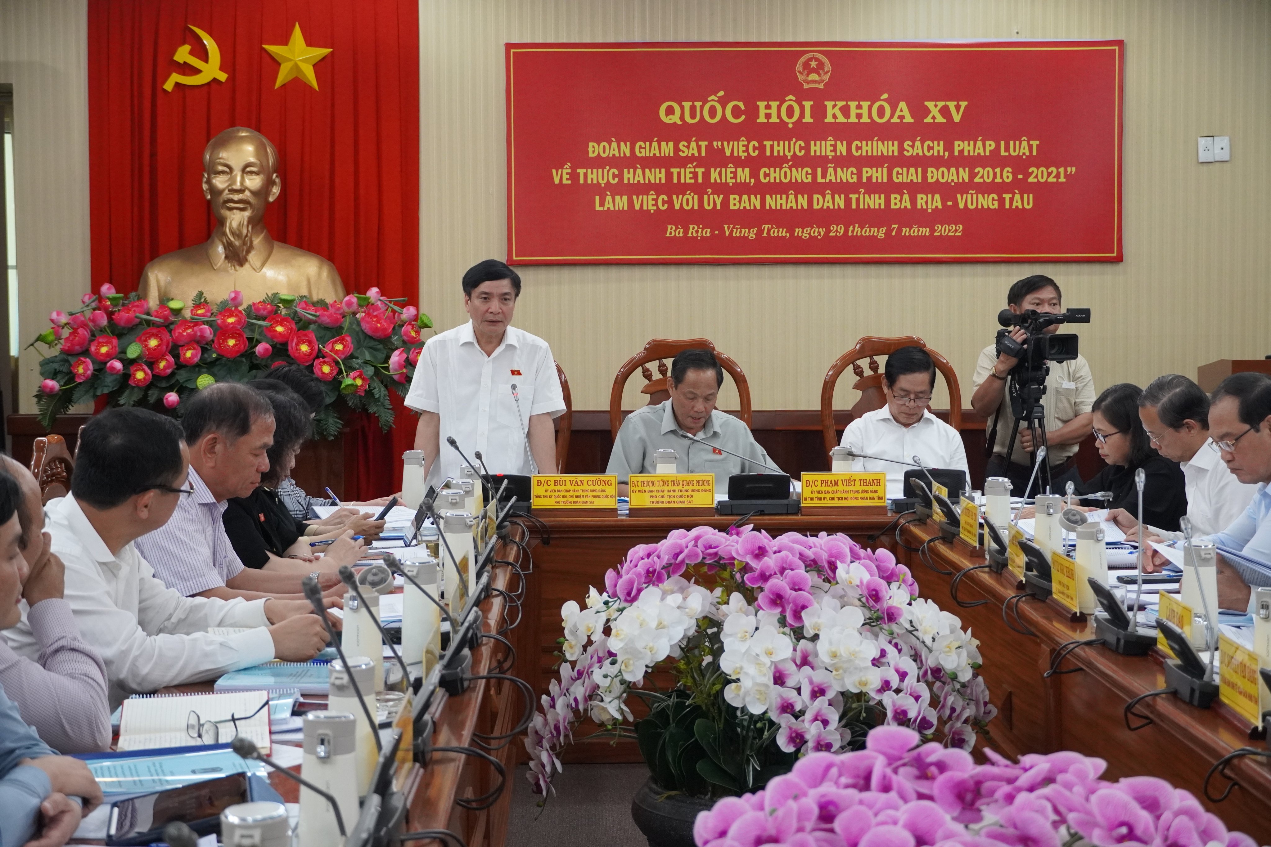 Quang cảnh buổi làm việc.